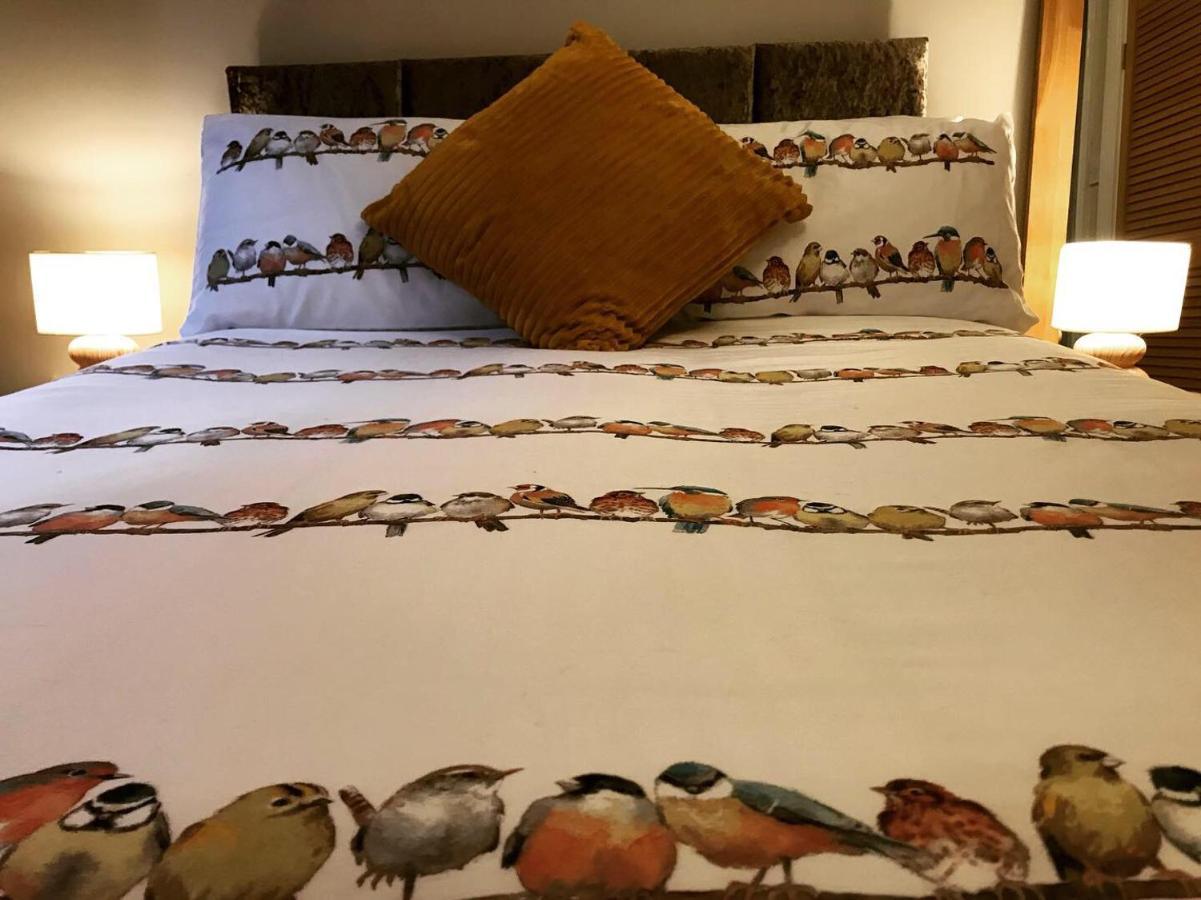 Clarabel'S Guest House- The Nook Wombourn 外观 照片